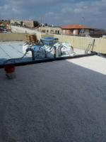 איטום גג בניין משותף באמצעות החלמת יריעות ביטומניות שביצע אבישי מחברת "מבראשית איטום בניה ושיקום"